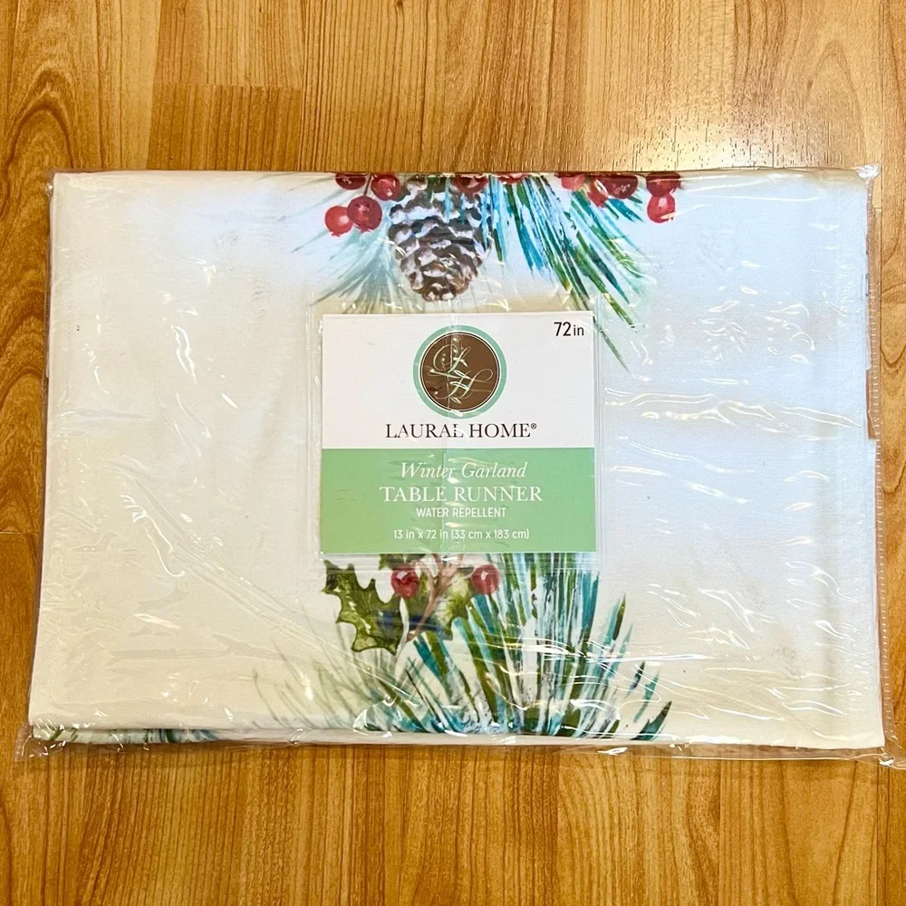 LAURAL HOME® Winter Gartand TABLE RUNNER